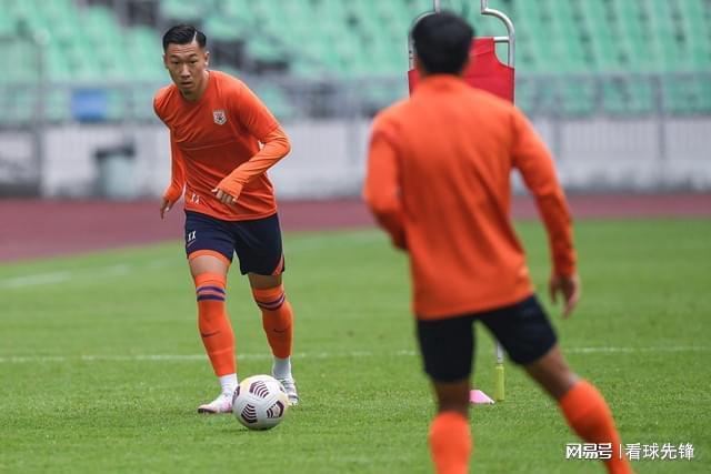 集结日上海海港备战葡超；战术微调细节曝光；更衣室稳定；数据趋势出现新变化的简单介绍