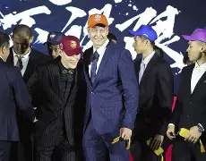 包含赛地聚焦——CBA季后赛今晚热度飙升,上海久事门线救险,气氛紧张,心理建设被强调的词条 包含赛地聚焦——CBA季后赛今晚热度飙升,上海久事门线救险,气氛紧张,心理建设被强调的词条