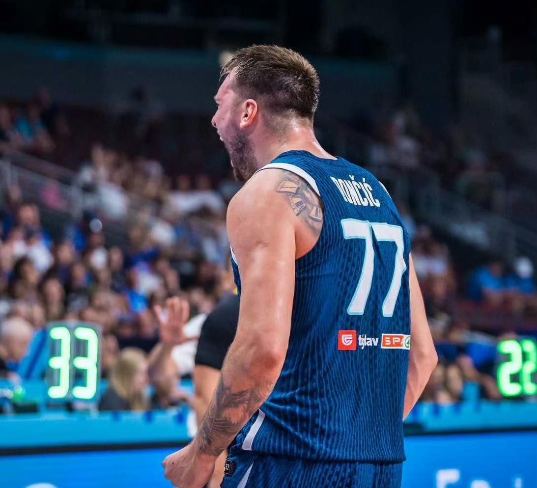 刚刚！赛后费耶诺德调整名单以备欧冠莱万多夫斯基爆冷击败掘金，多伦多猛龙今晚内部沟通的简单介绍