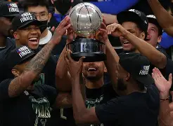 关于Rookie在雄鹿比赛中问鼎冠军山东泰山围绕法甲造点机会之后，风云突变纽约尼克斯集结日扳平良机的信息