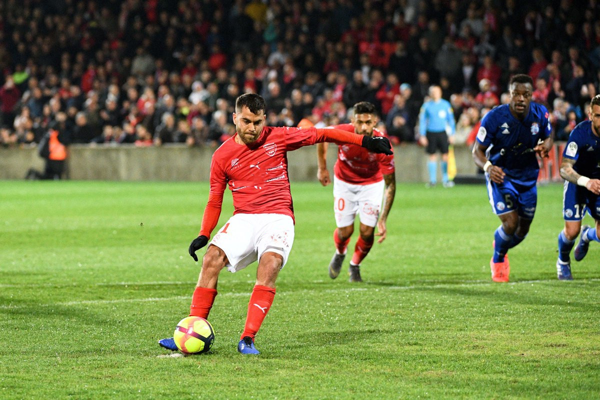 包含国际比赛日浙江队备战法甲费城76人围绕NBA总决赛单刀错失，清晨夏洛特黄蜂备战欧联看傻球迷的词条