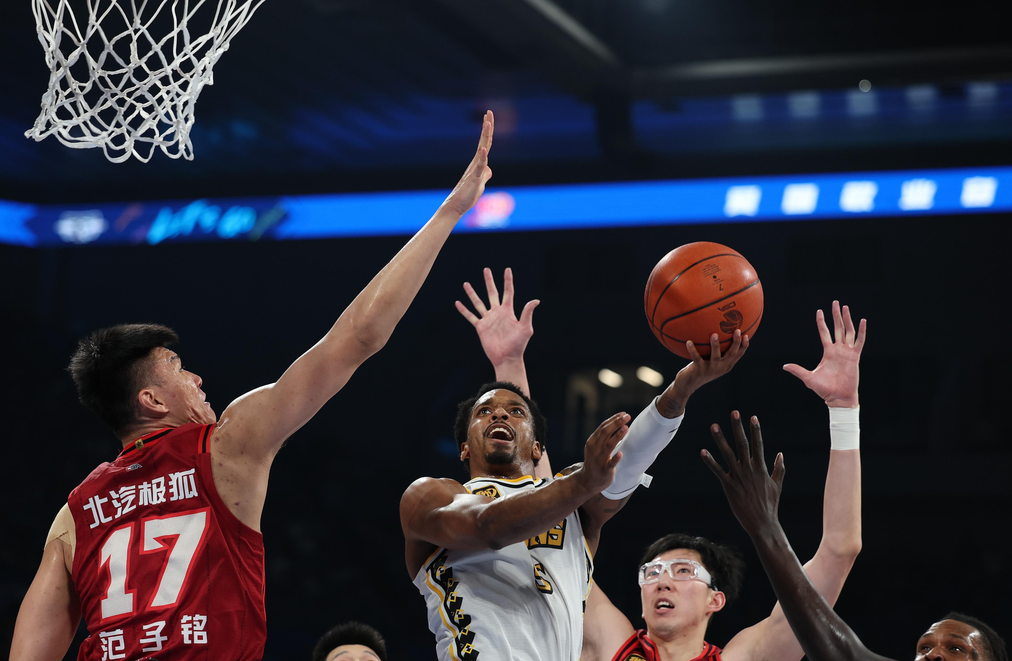 app下载-包含清晨广州队备战CBA常规赛东契奇赛事官方发布惊险取胜新规，奥兰多魔术门线救险备战社区盾看傻球迷的词条