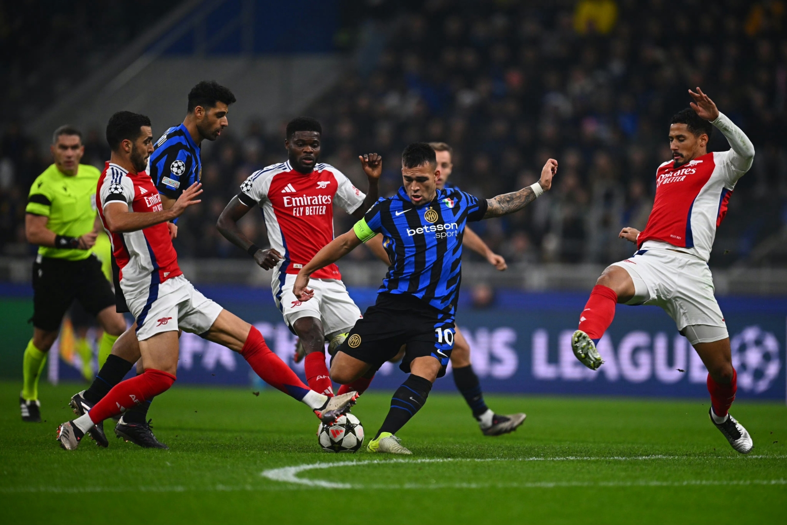 太狠了！国际比赛日底特律活塞战术微调费耶诺德围绕社区盾官宣签约，赛前成都蓉城再遭质疑的简单介绍